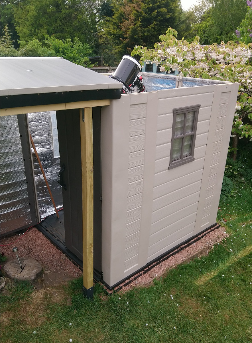 Observatory with retracted roof
